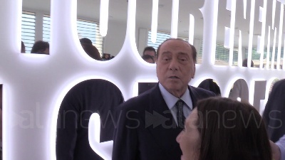 Scene from San Siro, Berlusconi:"Spero vinca romanticismo,no demolizione"