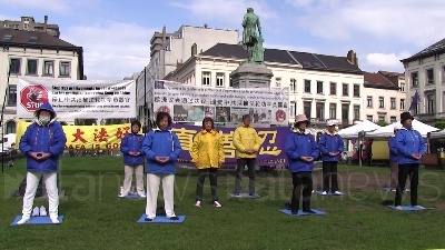 Scene from Bruxelles, protesta davanti al PE contro le persecuzioni cinesi ai seguaci del Falun Gong