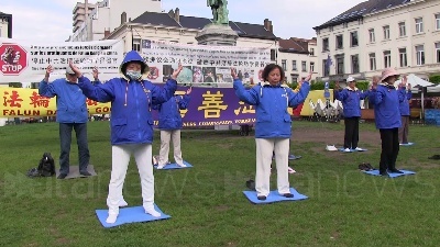 Scene from Bruxelles, protesta davanti al PE contro le persecuzioni cinesi ai seguaci del Falun Gong