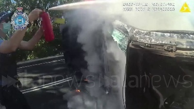 Scene from Australia, auto in fiamme dopo lo schianto: le operazioni di salvataggio della polizia