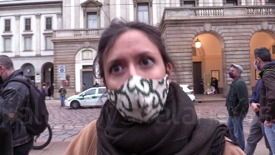 Scene from Milano, lavoratori dello spettacolo in piazza della Scala: "Abbandonati, nessuno ci considera"