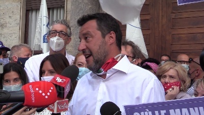 Scene from Coronavirus, Salvini: "Italiani non possono essere tenuti sotto sequestro per altri mesi"