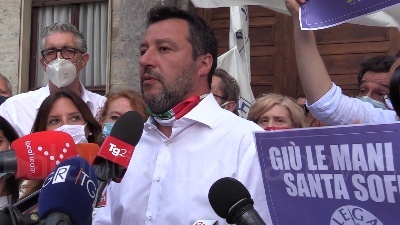 Scene from Coronavirus, Salvini: "Italiani non possono essere tenuti sotto sequestro per altri mesi"