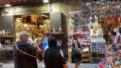 Scene from Napoli, San Gregorio incontra San Gennaro: festa popolare dedicata al patrono