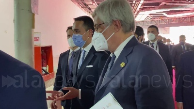 Scene from Expo Dubai, Di Maio scopre il gemello del David