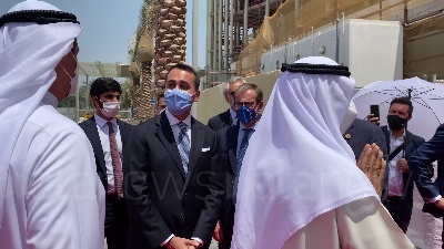 Scene from Expo Dubai, Di Maio scopre il gemello del David