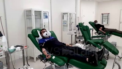 Scene from Napoli, gli operai Whirlpool donano il sangue