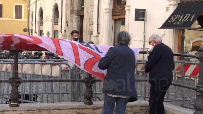 Scene from Migranti, continua il digiuno di Padre Alex per i morti in mare