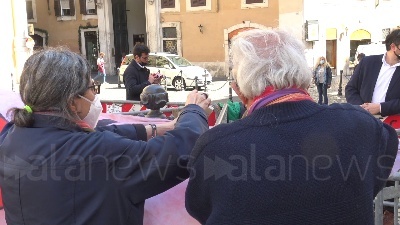 Scene from Migranti, continua il digiuno di Padre Alex per i morti in mare