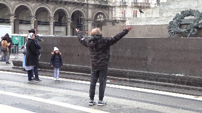 Scene from ARCHIVIO - Dicembre 2018, Milano: Duomo + persone di colore + Inter store