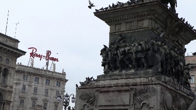 Scene from ARCHIVIO - Dicembre 2018, Milano: Duomo + persone di colore + Inter store