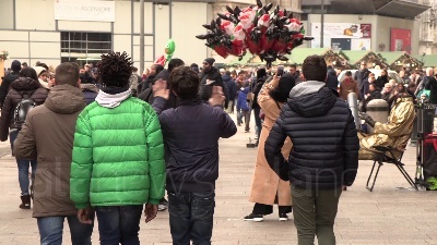 Scene from ARCHIVIO - Dicembre 2018, Milano: Duomo + persone di colore + Inter store