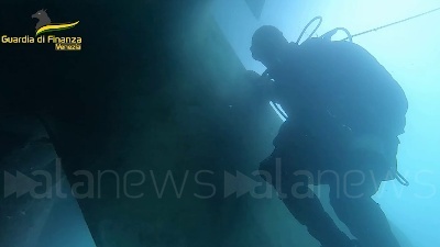 Scene from Maxi-sequestro di cocaina a Venezia, 850 kg su una nave in rada