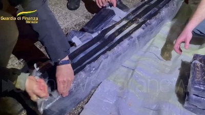 Scene from Maxi-sequestro di cocaina a Venezia, 850 kg su una nave in rada