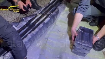 Scene from Maxi-sequestro di cocaina a Venezia, 850 kg su una nave in rada