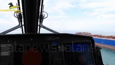 Scene from Maxi-sequestro di cocaina a Venezia, 850 kg su una nave in rada