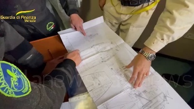 Scene from Maxi-sequestro di cocaina a Venezia, 850 kg su una nave in rada