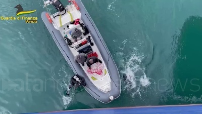 Scene from Maxi-sequestro di cocaina a Venezia, 850 kg su una nave in rada