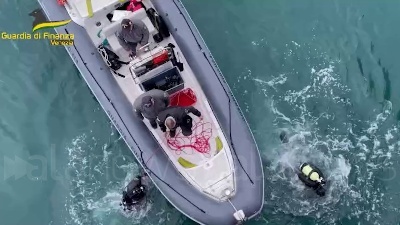Scene from Maxi-sequestro di cocaina a Venezia, 850 kg su una nave in rada