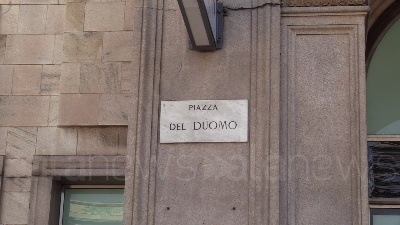 Scene from Milano, writer vandalizzano la Galleria Vittorio Emanuele II