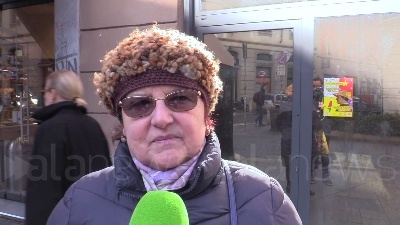 Scene from Coronavirus, liste d'attesa in farmacia per le mascherine