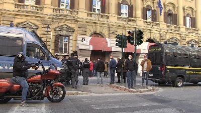 Scene from I taxi della Capitale presidiano il Ministero dell'Economia