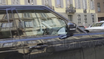 Scene from Lady Gaga e Adam Driver a Milano per girare 'Gucci': set retrò in via festa del perdono e davanti la stazione centrale