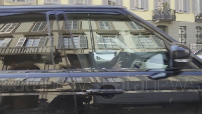 Scene from Lady Gaga e Adam Driver a Milano per girare 'Gucci': set retrò in via festa del perdono e davanti la stazione centrale