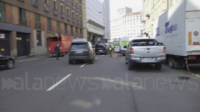 Scene from Lady Gaga e Adam Driver a Milano per girare 'Gucci': set retrò in via festa del perdono e davanti la stazione centrale