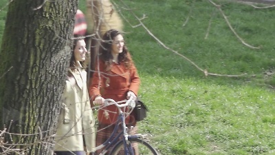 Scene from Lady Gaga e Adam Driver a Milano per girare 'Gucci': set retrò in via festa del perdono e davanti la stazione centrale