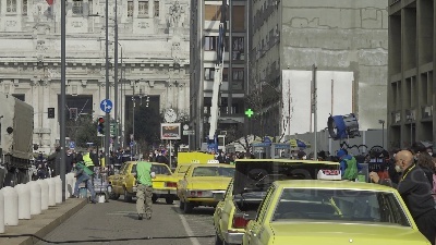 Scene from Lady Gaga e Adam Driver a Milano per girare 'Gucci': set retrò in via festa del perdono e davanti la stazione centrale