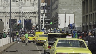 Scene from Lady Gaga e Adam Driver a Milano per girare 'Gucci': set retrò in via festa del perdono e davanti la stazione centrale