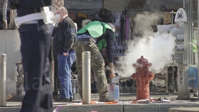 Scene from Lady Gaga e Adam Driver a Milano per girare 'Gucci': set retrò in via festa del perdono e davanti la stazione centrale