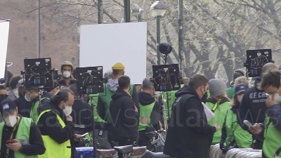 Scene from Lady Gaga e Adam Driver a Milano per girare 'Gucci': set retrò in via festa del perdono e davanti la stazione centrale