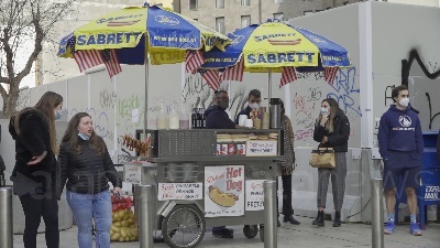 Scene from Lady Gaga e Adam Driver a Milano per girare 'Gucci': set retrò in via festa del perdono e davanti la stazione centrale
