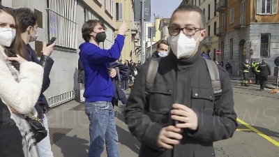 Scene from Lady Gaga e Adam Driver a Milano per girare 'Gucci': set retrò in via festa del perdono e davanti la stazione centrale