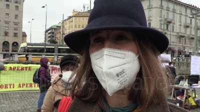 Scene from Milano, flash mob contro i respingimenti alle frontiere d'Europa