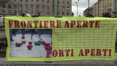 Scene from Milano, flash mob contro i respingimenti alle frontiere d'Europa