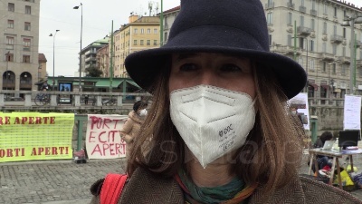 Scene from Milano, flash mob contro i respingimenti alle frontiere d'Europa