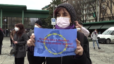 Scene from Milano, flash mob contro i respingimenti alle frontiere d'Europa