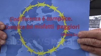 Scene from Milano, flash mob contro i respingimenti alle frontiere d'Europa