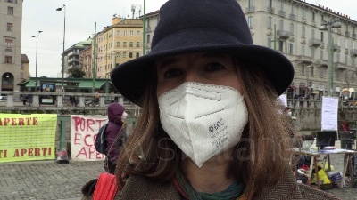 Scene from Milano, flash mob contro i respingimenti alle frontiere d'Europa