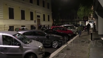 Scene from A fuoco motorino e lancio bombe carta: manifestazione finisce in guerriglia