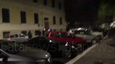 Scene from A fuoco motorino e lancio bombe carta: manifestazione finisce in guerriglia