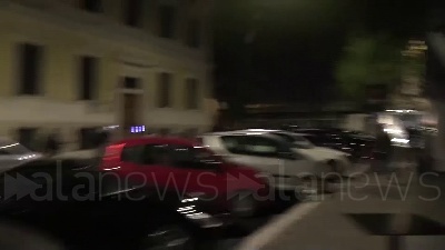 Scene from A fuoco motorino e lancio bombe carta: manifestazione finisce in guerriglia