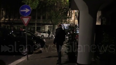 Scene from A fuoco motorino e lancio bombe carta: manifestazione finisce in guerriglia