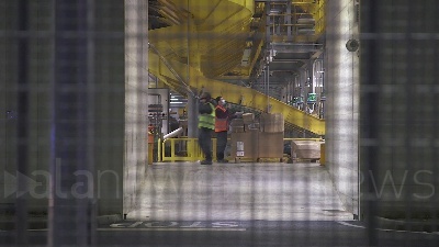 Scene from Vaccini Covid: arrivate all'alba a Malpensa la prime dosi dalla Pfizer/BioNTech