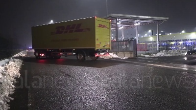 Scene from Vaccini Covid: arrivate all'alba a Malpensa la prime dosi dalla Pfizer/BioNTech