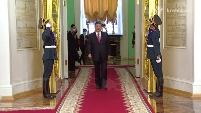 Scene from Mosca, Xi Jinping al Cremlino per l'incontro con Putin