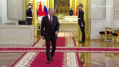 Scene from Mosca, Xi Jinping al Cremlino per l'incontro con Putin